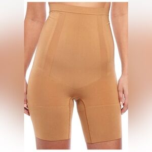 Spanx On Core Sculpt High Waist Mid Thigh Short Shapewear Tummy Medium